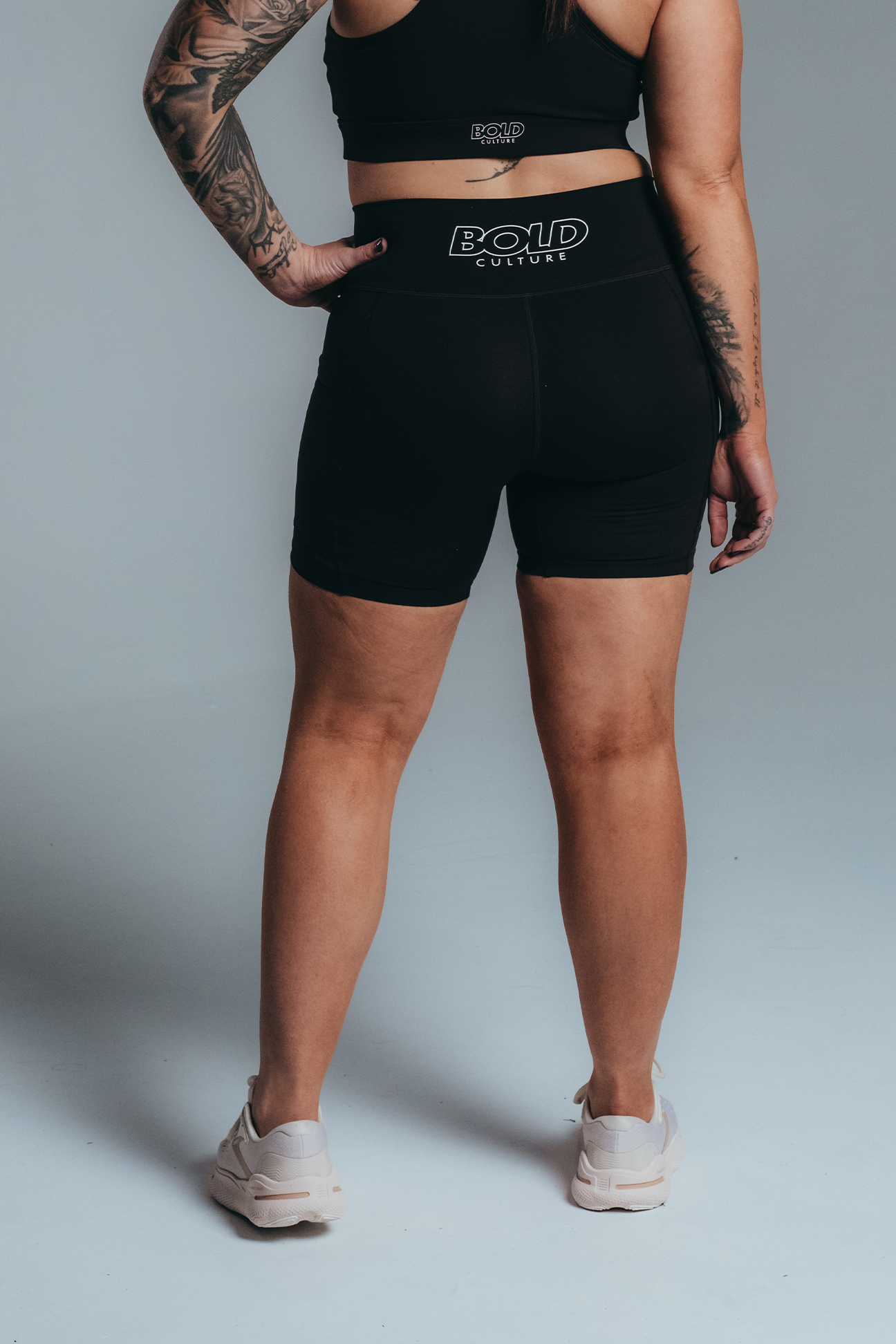 FEMALE LOGO SHORTS